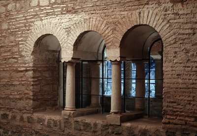 Üç çeşme (Tre-Fontane) (Chiesa dei Santi Vincenzo e Anastasio alle Tre Fontane) (Aziz Vincenzo e Anastasio, abbazya kilisesinin manastırının görünümü) Saint Vincent ve Saint Anasthasus kilisesinin manastırının görünümü delle T by School Italian