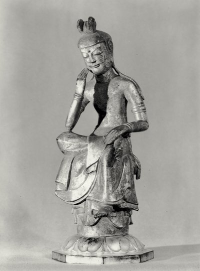 Meditatif Pozda Oturan Bodhisattva, yaklaşık 645-794 (altın yaldızlı bronz) (s/b fotoğraf) by Japanese School