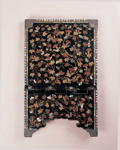 Momoyama Dönemi Hıristiyan katlanır sediri, 16. yüzyılın sonu - 17. yüzyılın başı (lak) (ayrıca bkz. 622457) by Japanese School