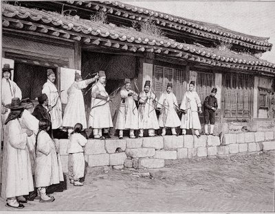 19. yüzyılın sonu, Kore, Seul'ün eski sarayındaki okçular by School Korean