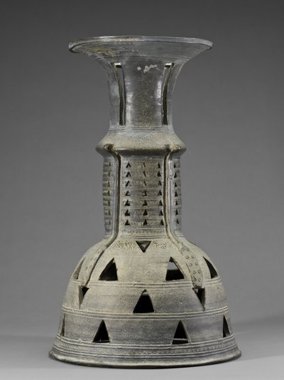 Yılanlı Tören Standı, Soyut ve Ajur Dekorasyonu, Üç Krallık Dönemi, Kuzey Kyôngsang Eyaleti (taş eşya) by School Korean
