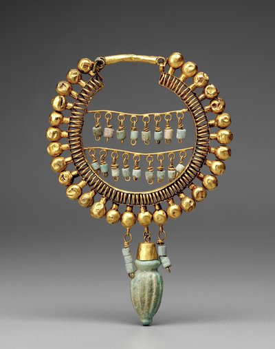 Küpe, MÖ 550-330 (altın ve fayans) by School Persian