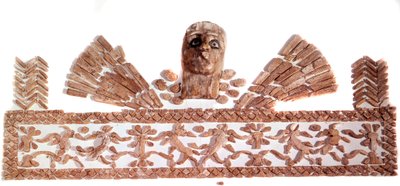 Pers sanatı: fildişi mozaik paneller: bir ağacı çevreleyen sarkan hayvanları maskeleyin. Tchoga-Zanbil sitesinden. 1320 M.Ö. Paris, Louvre Müzesi by School Persian
