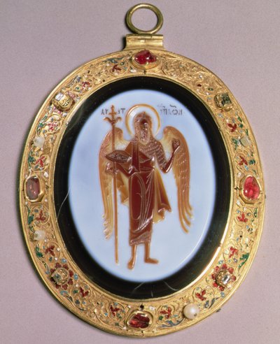 Panagia, telkari ve emaye süslemeli inci ve mücevherlerle altın sete monte edilmiş oyma sardonyx, Moskova, 16. yüzyılın ortaları (sardoniks, altın, değerli taşlar ve emaye) by School Russian