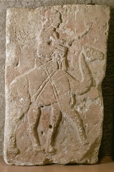 Dromedary Rider ile Döşeme, Tell Halaf, Kuzey Suriye (kırmızı boyalı kireçtaşı) by School Syrian