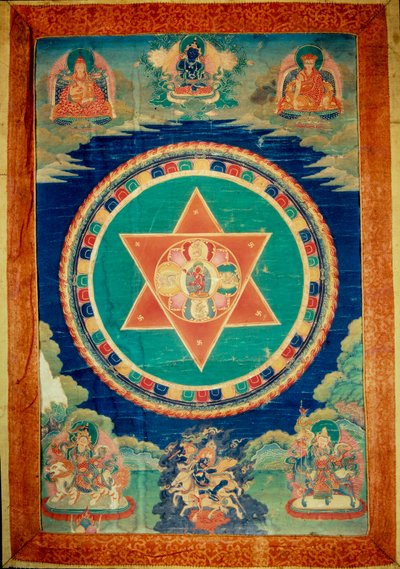 Mandala de vajravarami tanrıça dansları (ortada) adı “adamantine laie”” anlamına gelir. Tibet by School Tibetan