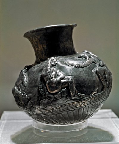 Sanat Tırpanı (İskit Uygarlığı veya İskit): MÖ 7-6. yüzyıldan kalma gümüş ritüel vazo. Ermitaj Müzesi, Sankt Petersburg by Scythian