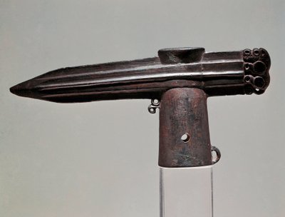 Sanat İskit (İskit uygarlığı veya İskit): Krasnoyark bölgesinden (Sibirya ve Altay) bronz balta. MÖ 7. - 2. yüzyıl. Petersburg, Ermitaj Müzesi by Scythian