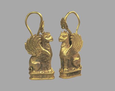Griffin Şeklinde Küpe, 5. yüzyıl. M.Ö by Scythian