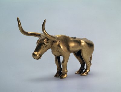 Bir gölgelik direğinden bir Boğa Parçası heykelciği, MÖ 3. binyıl by Scythian