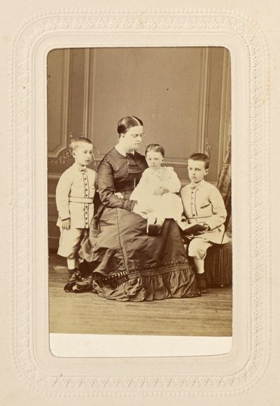 P[rin]cesse Clotilde ve çocukları. by Sergei Luvovich Levitsky