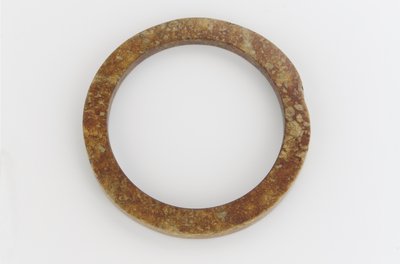 Yüzük (yeşim) by Shang Dynasty Chinese School