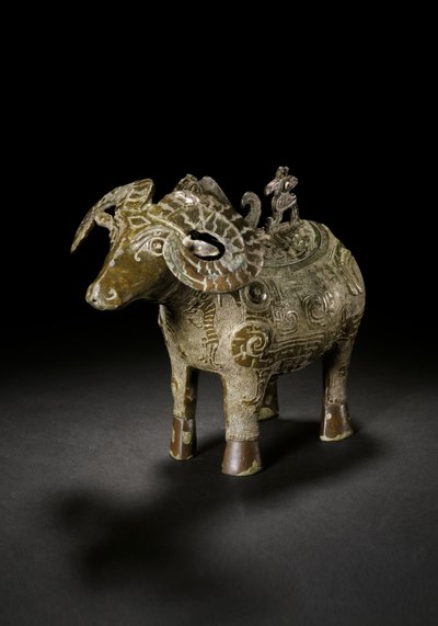 Ritüel koç biçimli şarap kabı, Gong, geç Shang Hanedanlığı (bronz) (ayrıca bkz. 3618607) by Shang Dynasty Chinese School