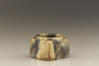 Kısa boru (cong) (yeşim (nefrit)) by Shang Dynasty Chinese School