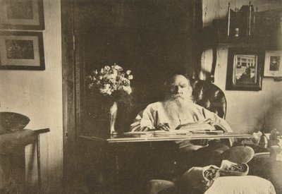 Kötü bacaklı Rus yazar Leo Tolstoy, Rusya, 1908 by Sophia Andreevna Tolstaya