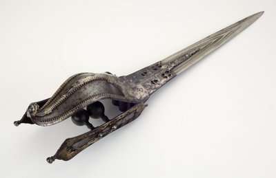 Jamadhar veya zımba hançeri (yaldızlı çelik ve gümüş) by South Indian School