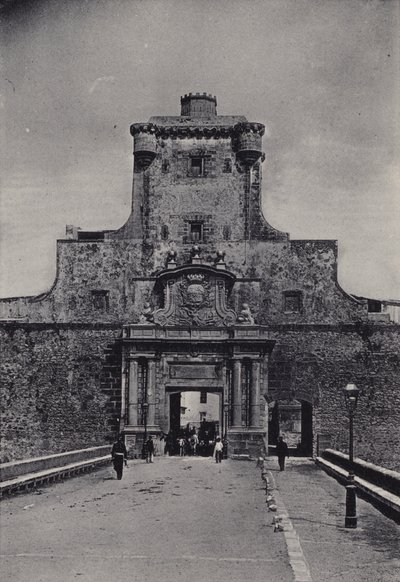 Cadiz: Puerta de Tierra (s/b fotoğraf) by Spanish Photographer
