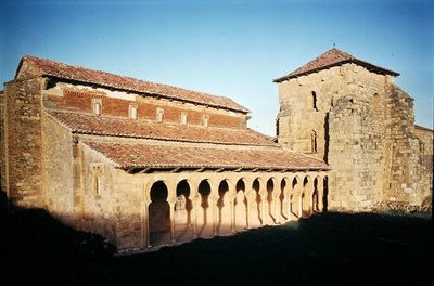 913 yılında kurulan San Miguel de Escalada Kilisesi by Spanish School