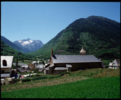 Aziz John kilisesinin görünümü, Arties (fotoğraf) by Spanish School