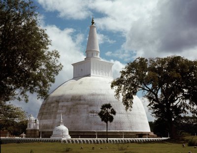 Ruwanwelisaya stupasının görünümü by Sri Lankan School