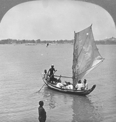 Irrawaddy Nehri üzerinde bir yelkenli tekne, Burma, 1908 by Stereo Travel Co