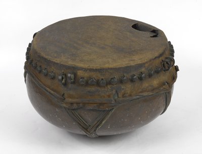 Sudanlı su ısıtıcısı tamburu, c.1898 (bakır) by Sudanese School