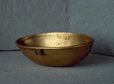 Sümer uygarlığı: altın oval fincan. karartmak 15 cm Bağdat, Ulusal Irak Müzesi by Sumerian Sumerian
