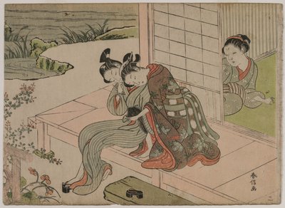 Genç çiftin bir verandada kucaklaşmasını izleyen kadın by Suzuki Harunobu