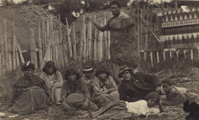 Pawhakiro Pa, Hawkes Bay, Yeni Zelanda, 1865 dolayları (albüm baskısı) by Swan and Wrigglesworth
