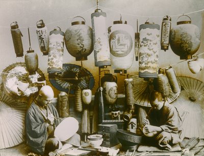 Japon fener ve şemsiye yapımcısının portresi, 1900-1915 civarı (fotoğraf) by Teijiro Takagi