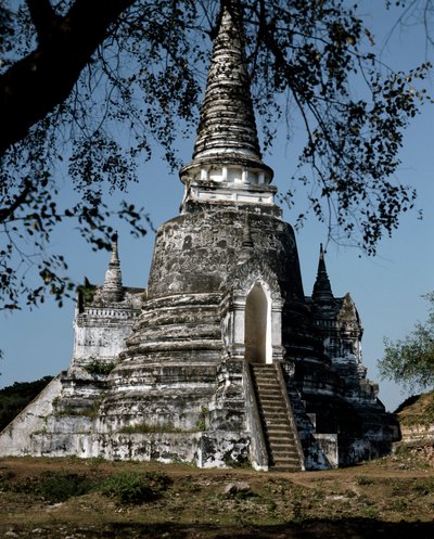 Budist tapınağının bir stupası by Thai School