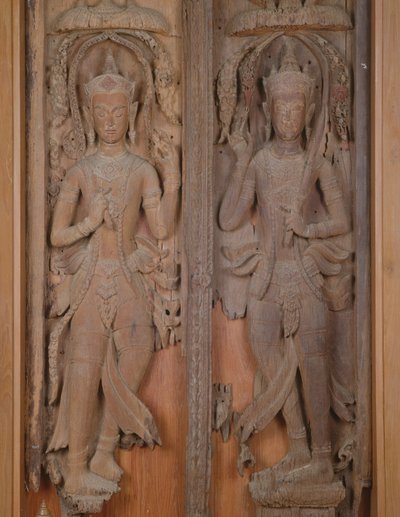 İki Deva (ahşap) ile bir kapı paneli by Thai School