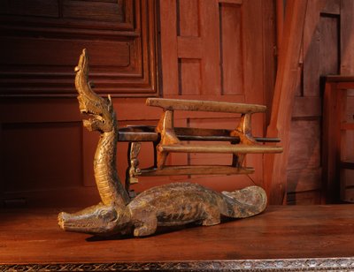 Naga (ahşap) başlı bir timsah şeklinde çile sarıcı by Thai School