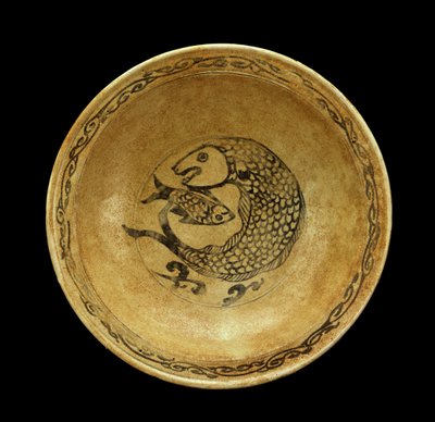 Balık motifli seramik tabak, Sukhothai dönemi (taş eşya) by Thai School
