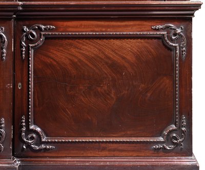 Bir George III ön kitaplık by Thomas Chippendale