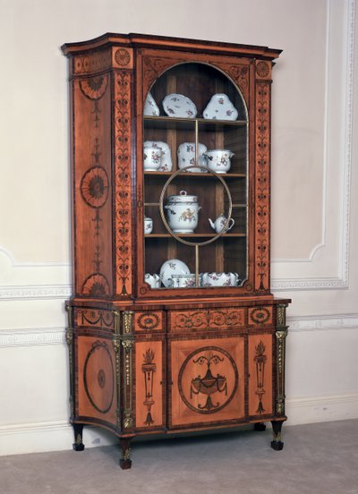 Melbourne House, Piccadilly (şimdi Albany), c.1773 (saten ağacı ve maun) için 1. Vikont Melbourne tarafından yaptırılan bir çift dolaptan biri by Thomas Chippendale
