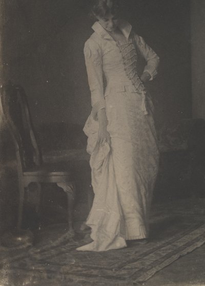 [Thomas Eakins Stüdyosunda Beyaz Bağcıklı Korse Elbiseli Kadın], 1880