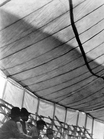 Sirk Çadırı (Büyük Rus Sirki), Mexico City, 1924 by Tina Modotti
