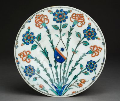 Avrupa armalı tabak, İznik malı, Türk, c.1570 (sır altı çok renkli taş macunu) by Turkish School