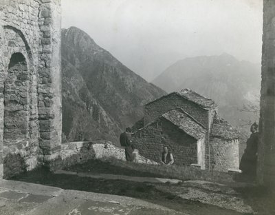 San Pietro al Monte Manastırı, Civate, Lombardiya, İtalya, Ugo Monneret de Villard tarafından çekilmiş fotoğraf, 1910 civarı by Ugo Monneret de Villard