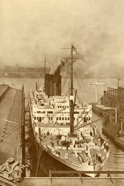 Ünlü Bir Fransız Gemisi, Paris 34.569 Ton, c1930. by Unbekannt