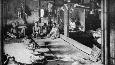 Kalimantan yerlisi bir uzun ev, Borneo, 1922 by Unbekannt
