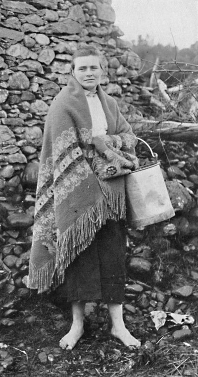 Bir Killarney köylü kızı, İrlanda, 1912 by Unbekannt