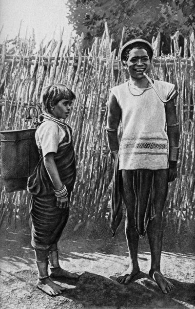 Köy çitinde bir Moi çifti, Afrika, 1922 by Unbekannt