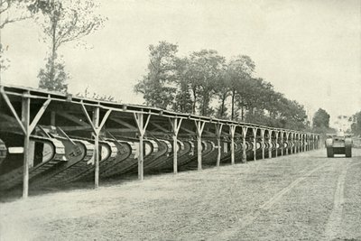 Ön cephenin hemen arkasında İngiliz Tankları Parkı, 1919. by Unbekannt