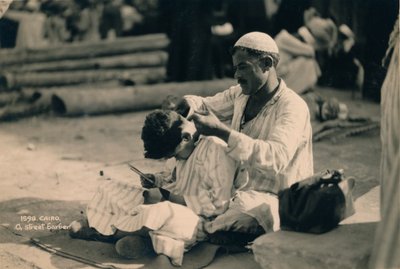 Bir Sokak Berberi, Kahire, Mısır, 1936 by Unbekannt