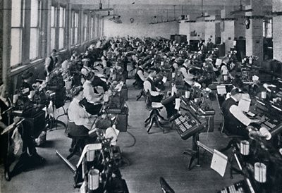 Dünyanın En Büyük Beste Makinaları Piline Bir Bakış, 1916 by Unbekannt