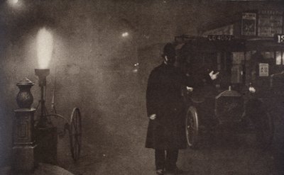 Sis içinde trafiği yöneten bir polis memuru, Londra, c1910s-c1920s by Unbekannt