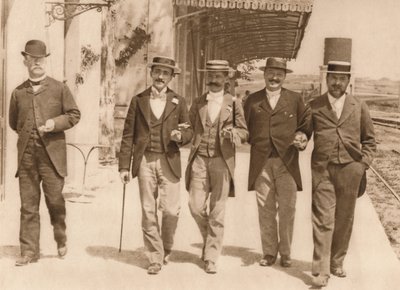 Yürüyen bir grup bey, 1937 by Unbekannt