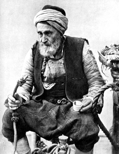 Kahve içip huqqah içen bir köylü, İzmir, Türkiye, 1936 by Unbekannt